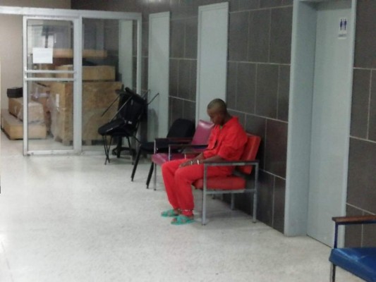 Asesino confeso de su hija es aislado para que esté a salvo en la cárcel