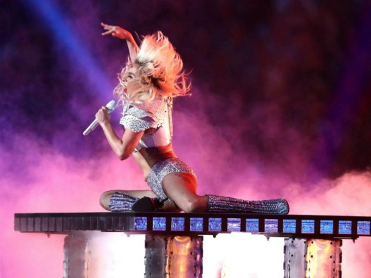 Así fue la increíble presentación de Lady Gaga en el Super Bowl 2017