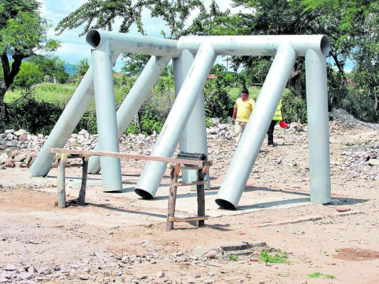 Honduras: Avanza construcción de puente hamaca en Apacilagua