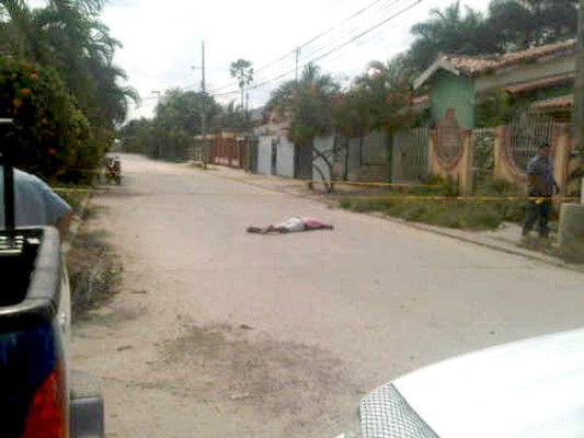 Hermano de policía fallece a manos de un extranjero