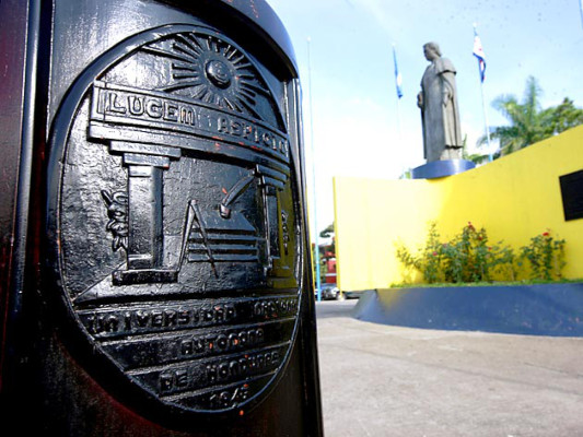 UNAH festeja sus 165 años de fundación