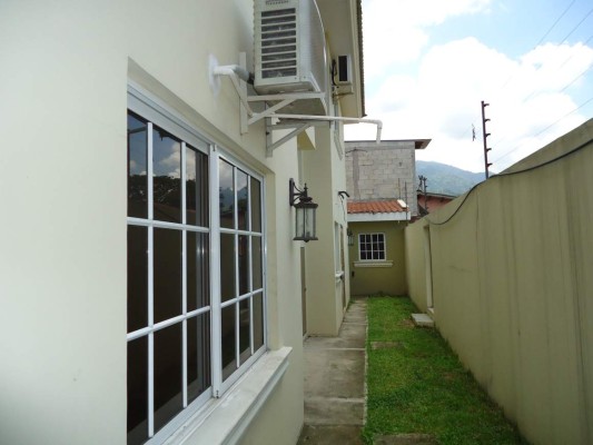 Exdirector de la OABI le alquiló una mansión al yerno por 6,000 lempiras