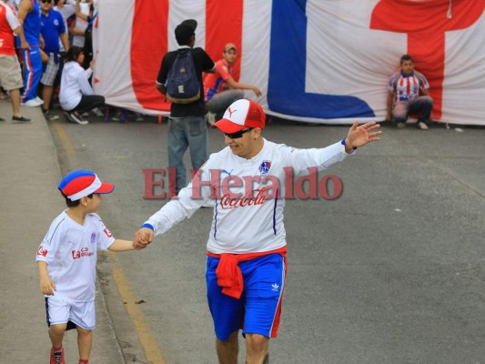 Las mejores fotos del ambiente afuera del estadio Nacional previo al clásico Olimpia vs Motagua