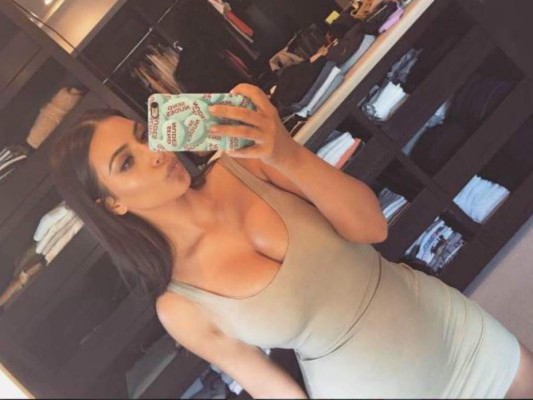 La socialité Kim Kardashian confiesa terrible enfermedad en la piel