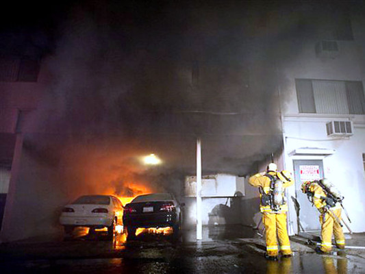 Policía divulga imágenes de sospechoso de ola de incendios