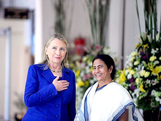 Hillary Clinton pide a India que reduzca importaciones de petróleo iraní