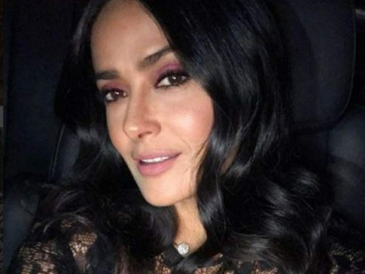 Salma Hayek cambia de look y se vuelve rubia