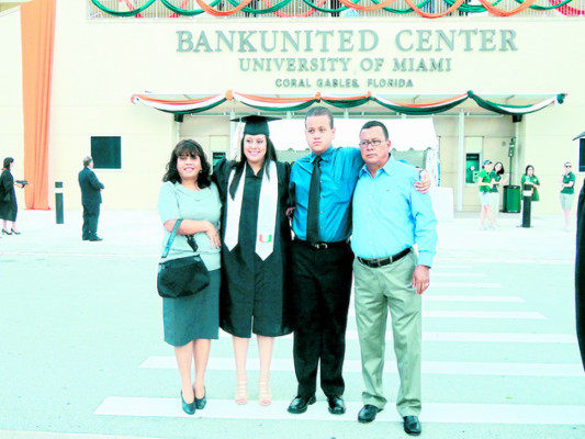 Hondureña destaca como ingeniera aeroespacial