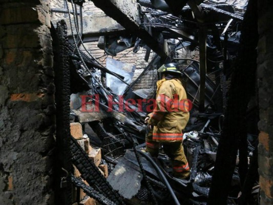 Cinco familias quedaron en la calle tras incendio en la capital y claman ayuda al gobierno