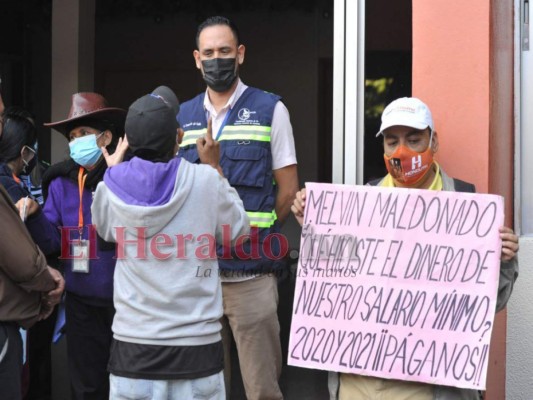 Fotos: Empleados de Hondutel se toman oficina principal para exigir pagos atrasados