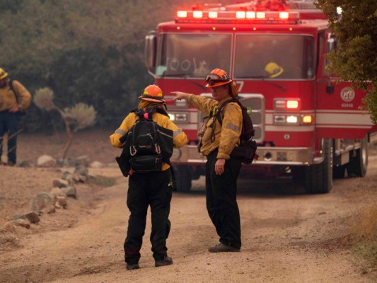 Las imágenes más impactantes del incendio Bobcat que arrasa California