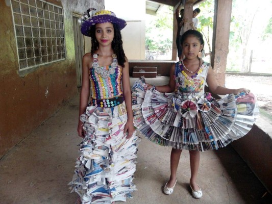 Estudiantes del sur promueven el reciclaje durante desfile patrio