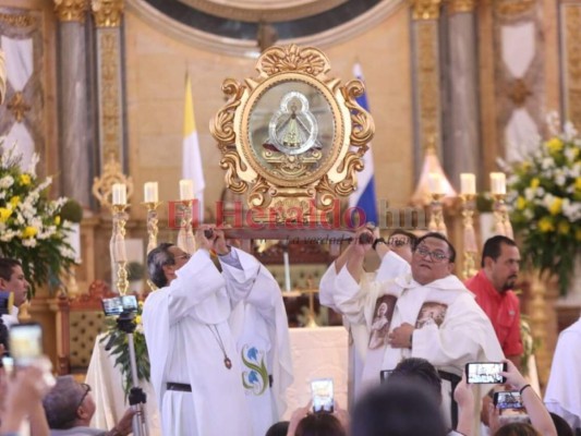 Con devoción y alegría, feligreses empiezan a llegar a la Basílica de Suyapa