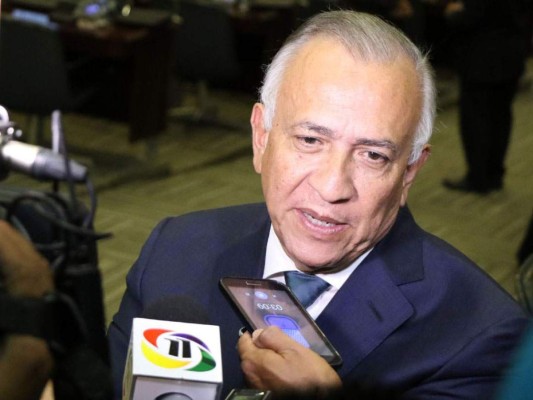 Mauricio Oliva nombra comisión para explicar cómo funcionará la reforma a Ley del Presupuesto, ante acusaciones de la Maccih