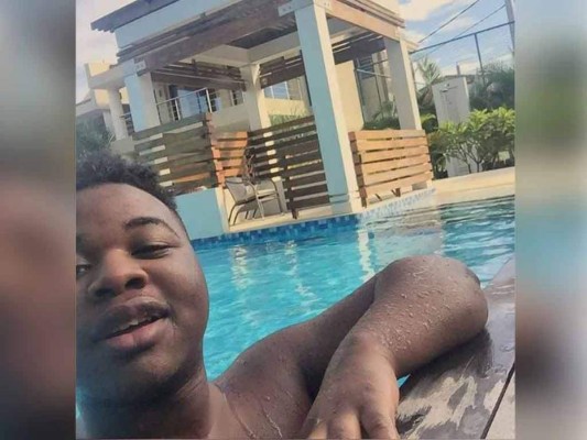 Joven africano pasa de trabajar en un McDonald's a ser millonario