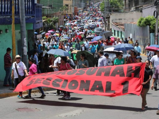 FOTOS: Cuarta semana de protestas de maestros y médicos tras polémicos decretos