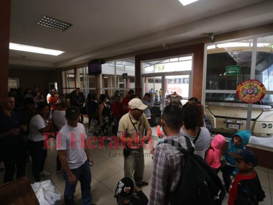 Viajeros comienzan a abandonar la capital para celebrar fiestas navideñas