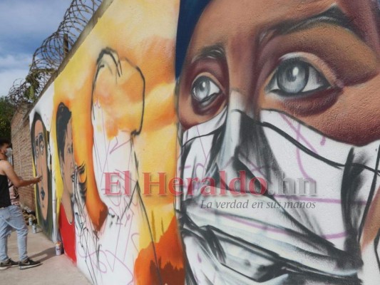 FOTOS: Tributo a los héroes de la pandemia en muros del Hato de Enmedio