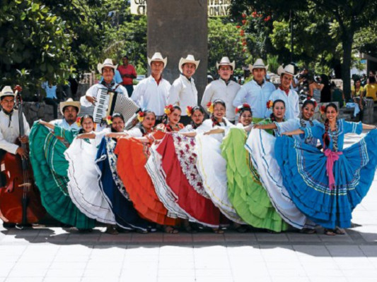 Embajadores del folclore hondureño