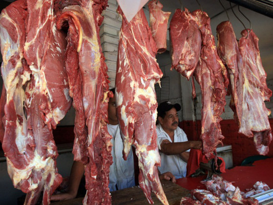 Libra de carne en canal sube 50 centavos
