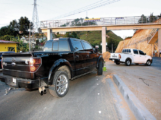 Misterio envuelve a fundación dueña de automóvil decomisado a esposa de exministro