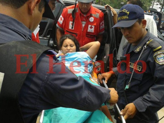 Hondureña da a luz frente a posta policial