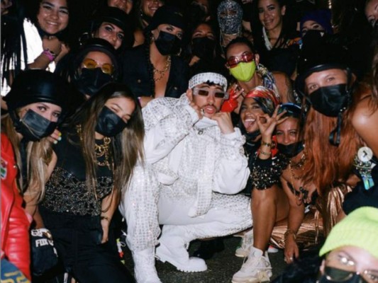 Bad Bunny canceló actuación en premios AMA porque tiene coronavirus