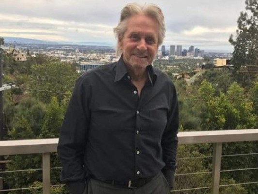 Michael Douglas regresa a la paradisíaca isla de Roatán