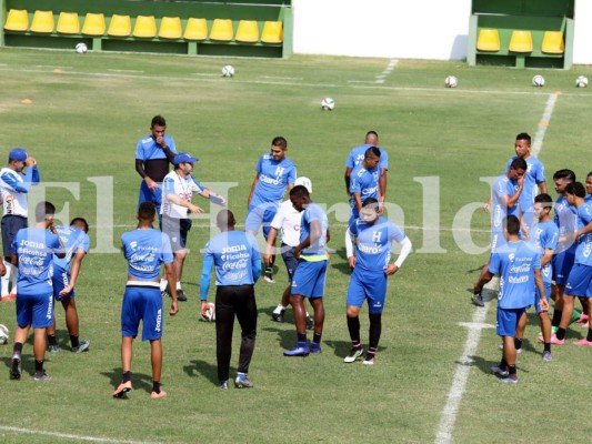 Jugadores del Olimpia son recibidos entre felicitaciones y aplausos