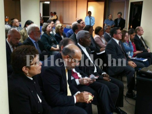 Comunidad diplomática pide mediar con partidos para que acepten los resultados