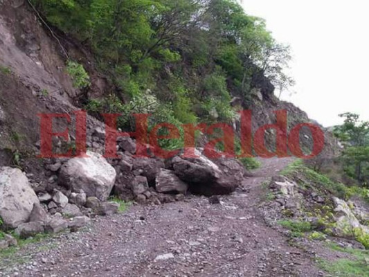 Derrumbes dejan incomunicados a pobladores de Morolica, Choluteca