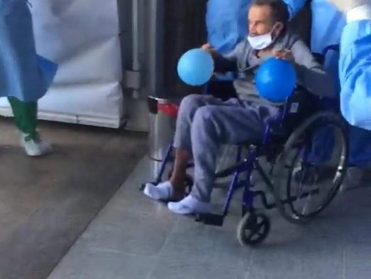 'Ñel' Vega vence el covid-19 a sus 86 años y es dado de alta entre aplausos