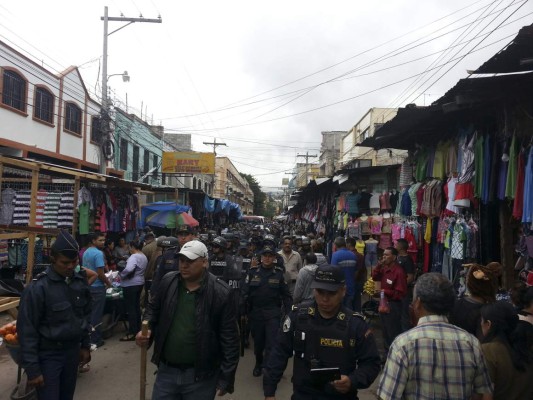 Vendedores paralizan actividad comercial en Comayagüela