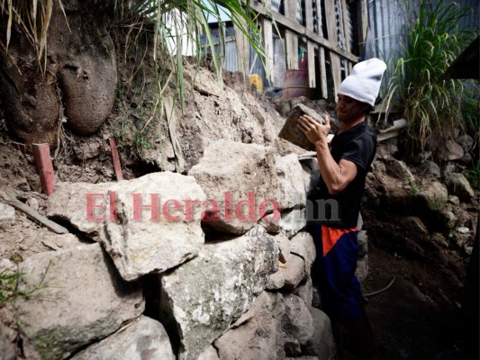Sin hogar, sin empleo y sin ayuda: una familia que sufre la crisis de Eta y Iota (FOTOS)