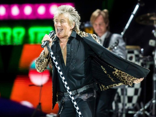 Rod Stewart y su hijo son acusados de agredir a un guardia