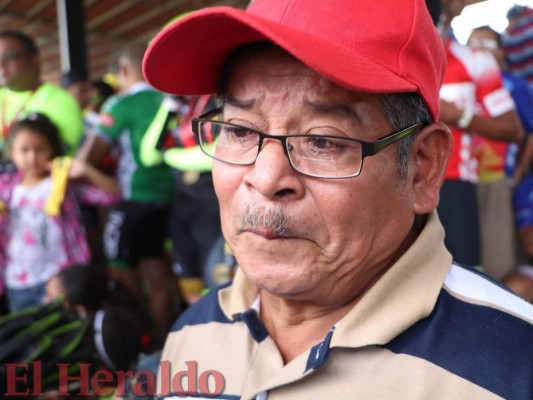 Lágrimas y dolor en memoria de un campeón de las bicicletas