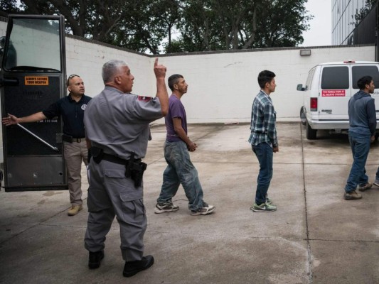 Polémica en Congreso de México por acuerdo de recibir migrantes que solicitan asilo en EEUU