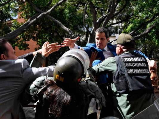 Un Parlamento, dos presidentes: Guaidó y un rival proclamados a la vez jefes