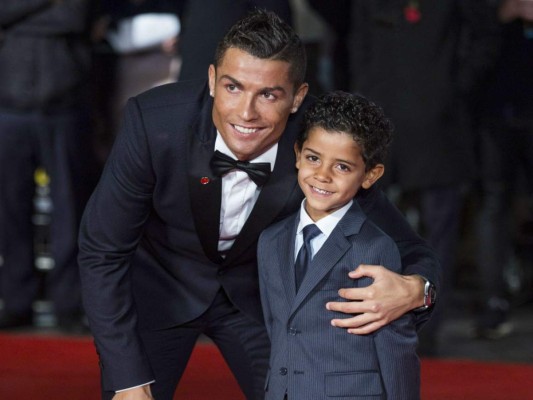 Cristiano Ronaldo narra su gloria en un documental en el que tiene cabida Leo Messi