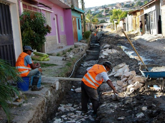 Instalan sistema de drenaje pluvial en dos colonias capitalinas