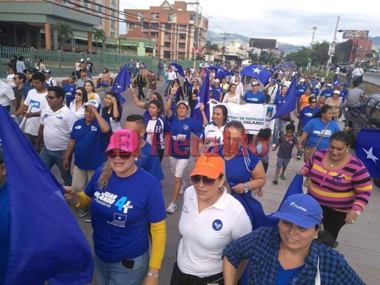 Nacionalistas marchan a favor de Juan Orlando Hernández bajo la consigna 'Victoria Total'