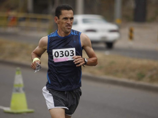 Maratón: Agentes de Tránsito corren 'a exceso de velocidad'