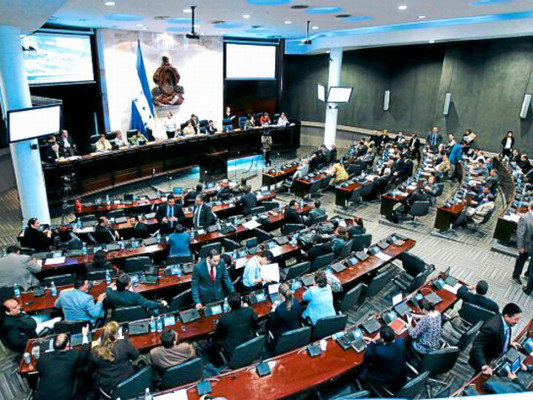 Ley Fundamental busca insertar 1.5 millones de niños al sistema educativo