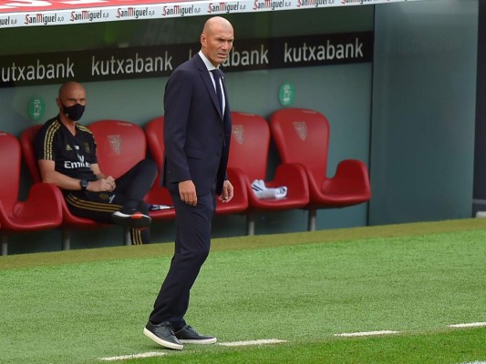 Zidane está 'cansado' de las polémicas sobre arbitrajes al Real Madrid