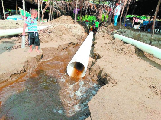 Sureños inician recuperación de localidades afectadas por lluvias