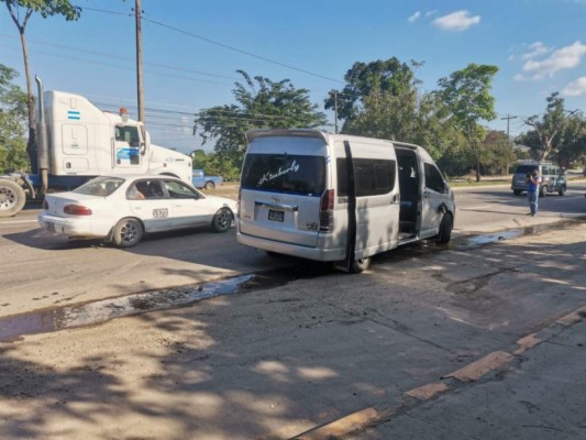 Escena del crimen donde asesinaron a conductor y ayudante de bus en San Pedro Sula (FOTOS)