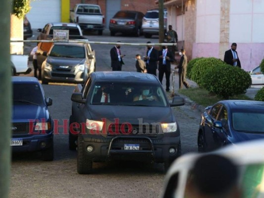 Resguardada por agentes policiales: así amanece la residencia de Xiomara Castro (FOTOS)