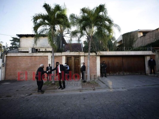 Resguardada por agentes policiales: así amanece la residencia de Xiomara Castro (FOTOS)