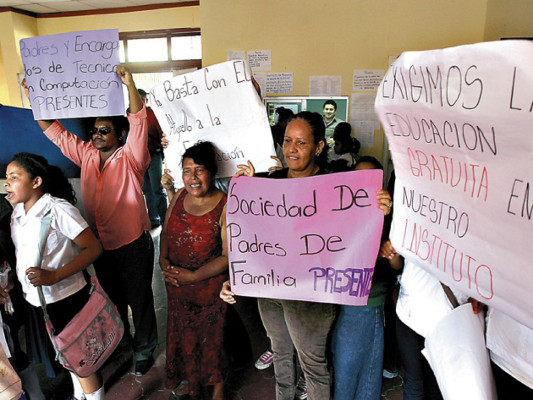 Por mal manejo de fondos no pagan matrícula gratis a centros públicos