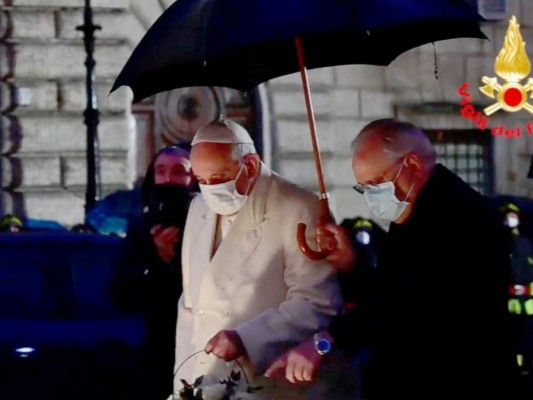 Dos cardenales positivos por coronavirus en el Vaticano, que cambia agenda del Papa para Navidad